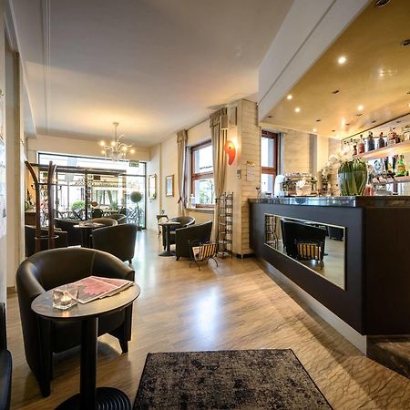 Hotel Corona Tirano Exteriör bild