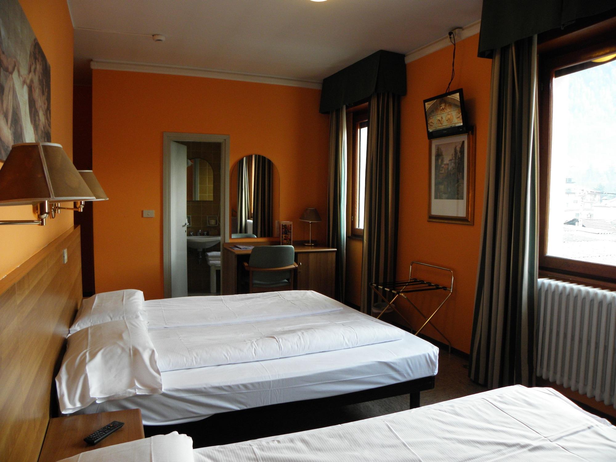 Hotel Corona Tirano Exteriör bild