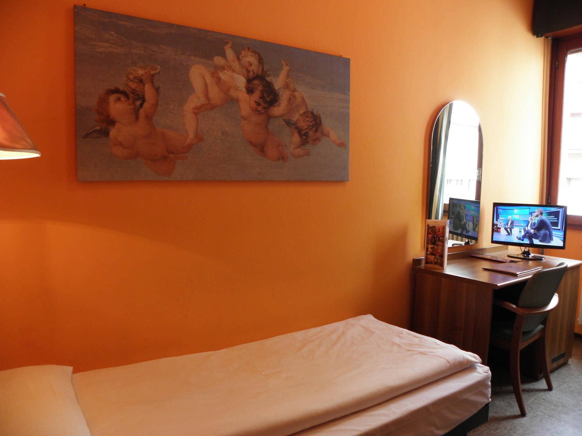Hotel Corona Tirano Exteriör bild