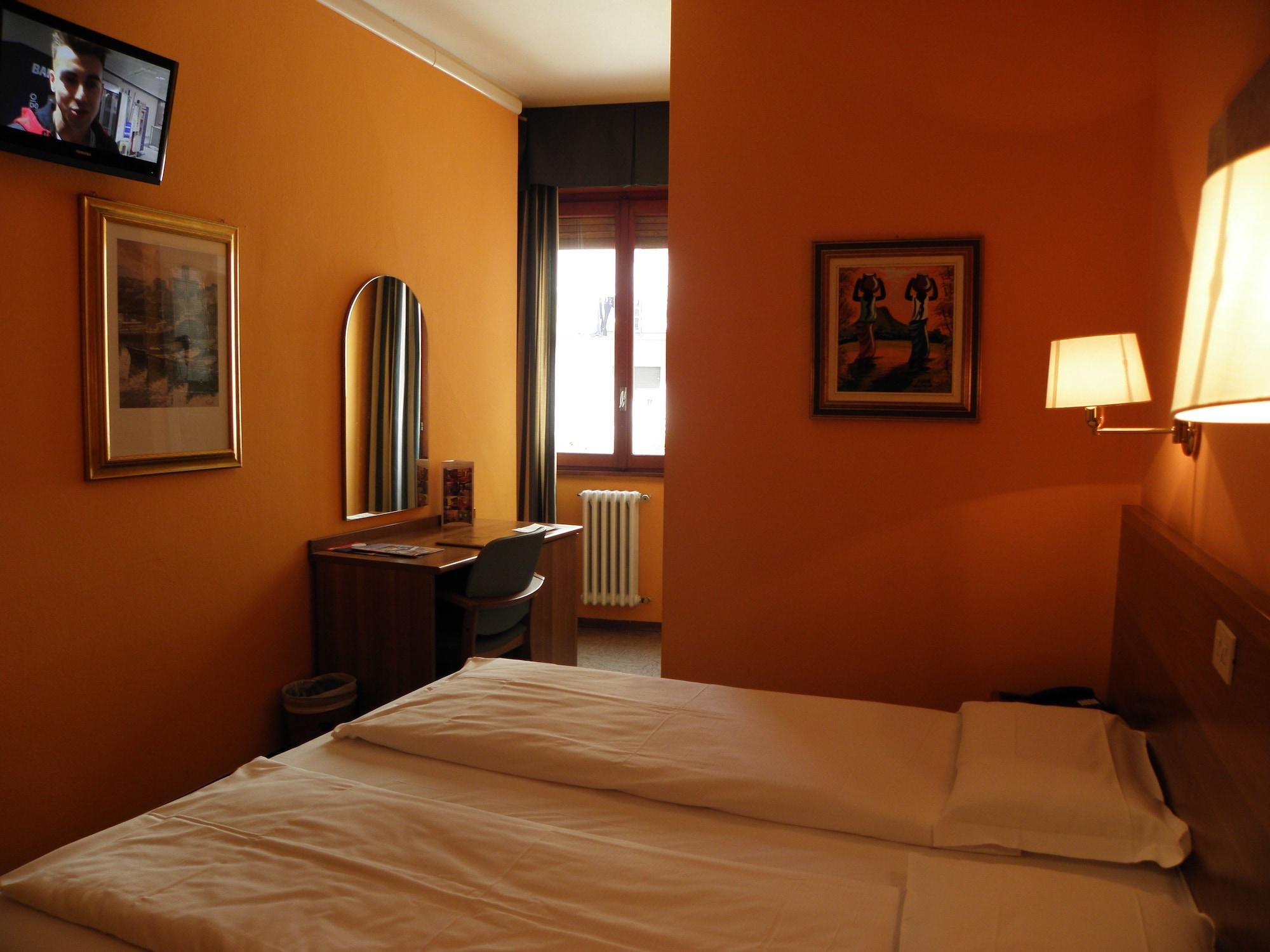 Hotel Corona Tirano Exteriör bild