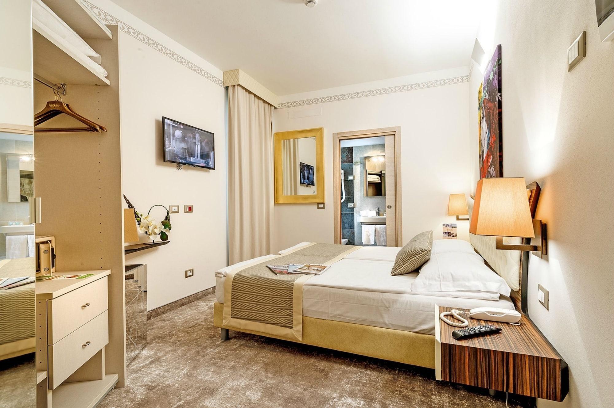 Hotel Corona Tirano Exteriör bild