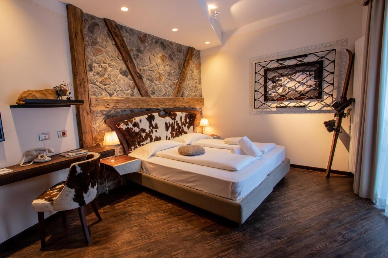 Hotel Corona Tirano Exteriör bild