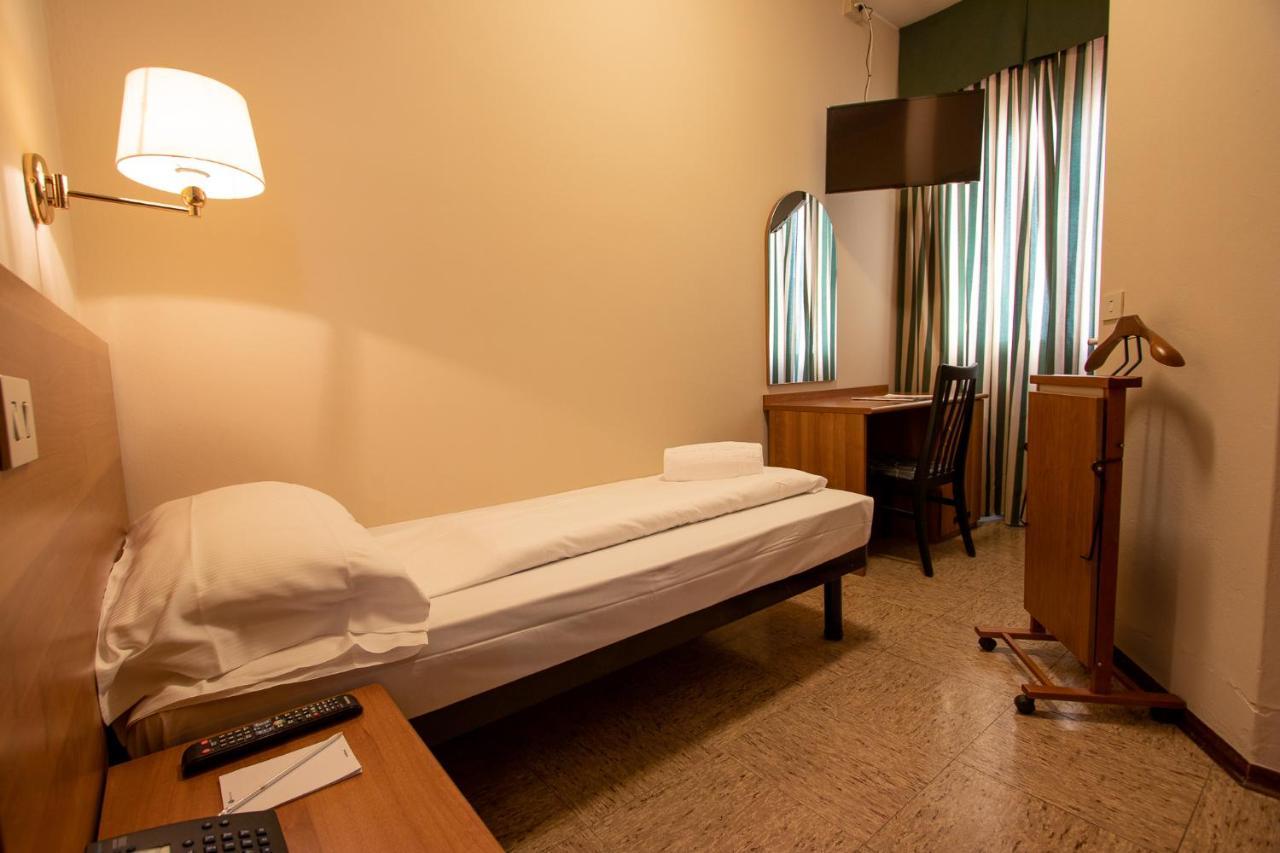 Hotel Corona Tirano Exteriör bild