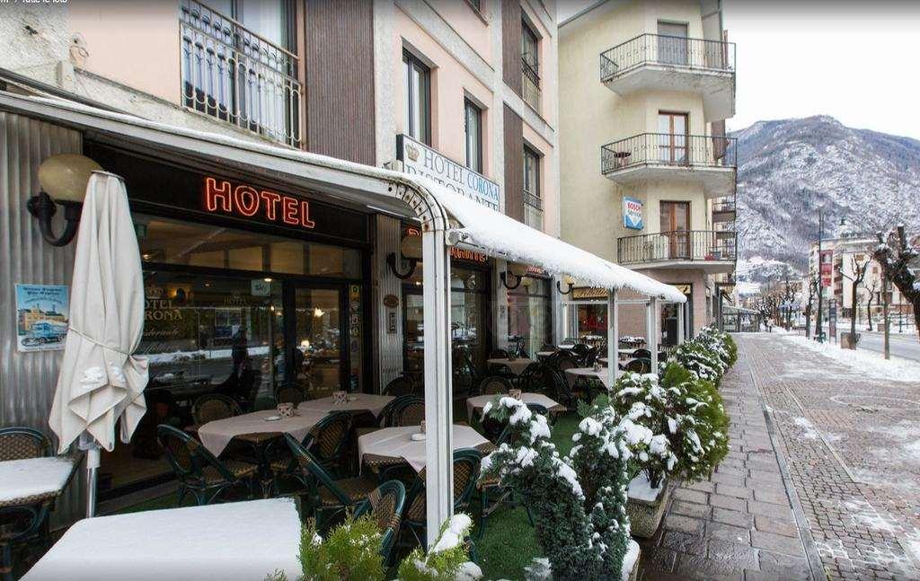 Hotel Corona Tirano Exteriör bild